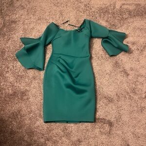Elegant Emerald Green Bell-Sleeve Sheath Dress